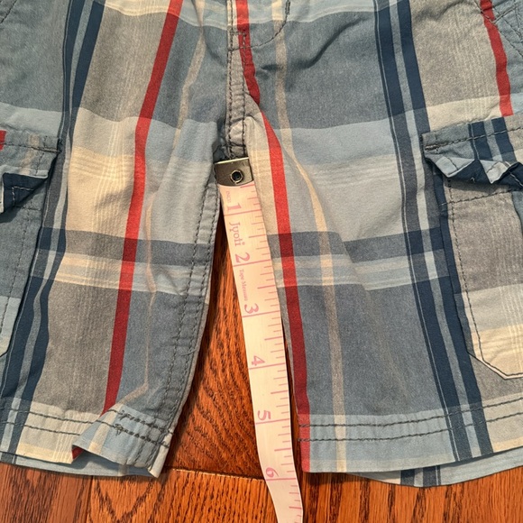 EUC Levi’s Cargo Shorts 3T - Picture 7 of 8